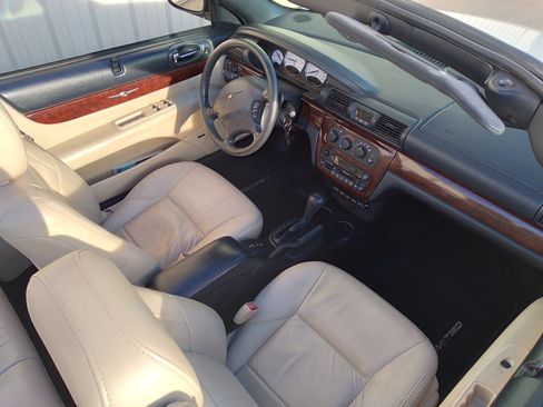 Used 2002 Chrysler Sebring Limited image 24