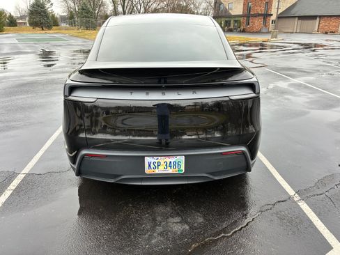 Used 2026 Tesla Model Y Long Range image 8