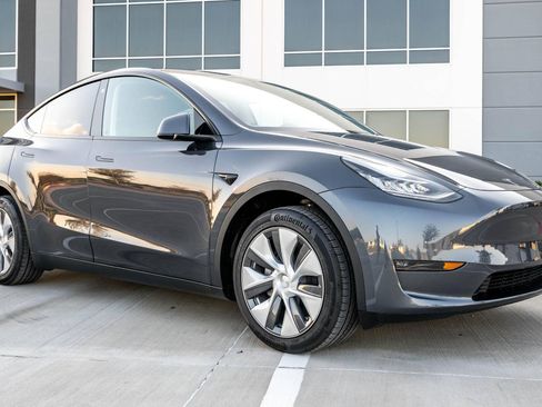 Used 2022 Tesla Model Y Long Range image 4