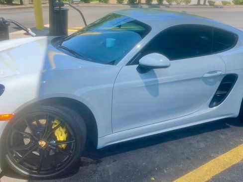Used 2018 Porsche 718 Cayman RWD image 4