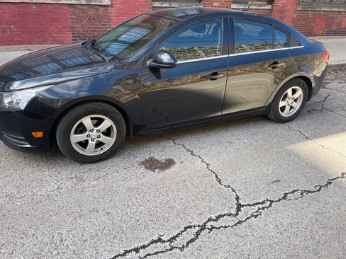 Used 2014 Chevrolet Cruze LT image 2