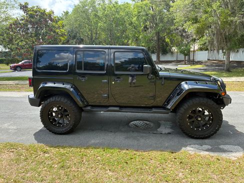 Used 2011 Jeep Wrangler Unlimited Sahara w/ Connectivity Group AWD/4WD image 4