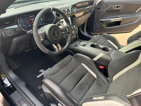 Used 2022 Ford Mustang Shelby GT500 w/ Carbon Fiber Track Pack image 16