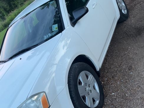 Used 2010 Dodge Avenger SXT FWD image 2