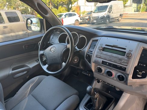 Used 2011 Toyota Tacoma 4x4 Access Cab V6 w/ TRD Off-Road Pkg image 10