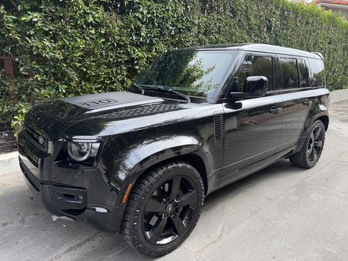 Used 2023 Land Rover Defender 110 V8 AWD/4WD image 2