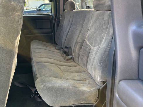 Used 2004 Chevrolet Silverado 2500 LS w/ Snow Plow Prep Package AWD/4WD image 12