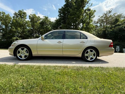 Used 2005 Lexus LS 430 RWD image 5