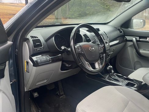 Used 2014 Kia Sorento LX image 8