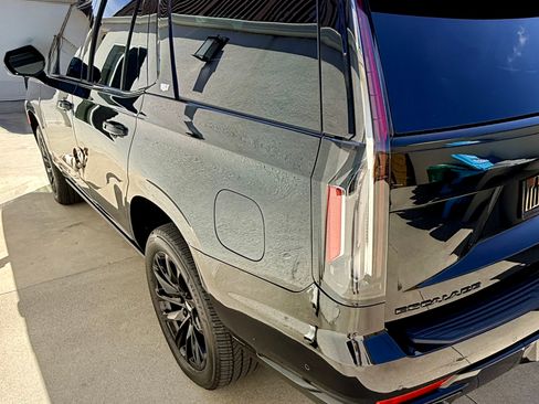 Used 2024 Cadillac Escalade Sport w/ LPO, ONYX Package AWD/4WD image 4