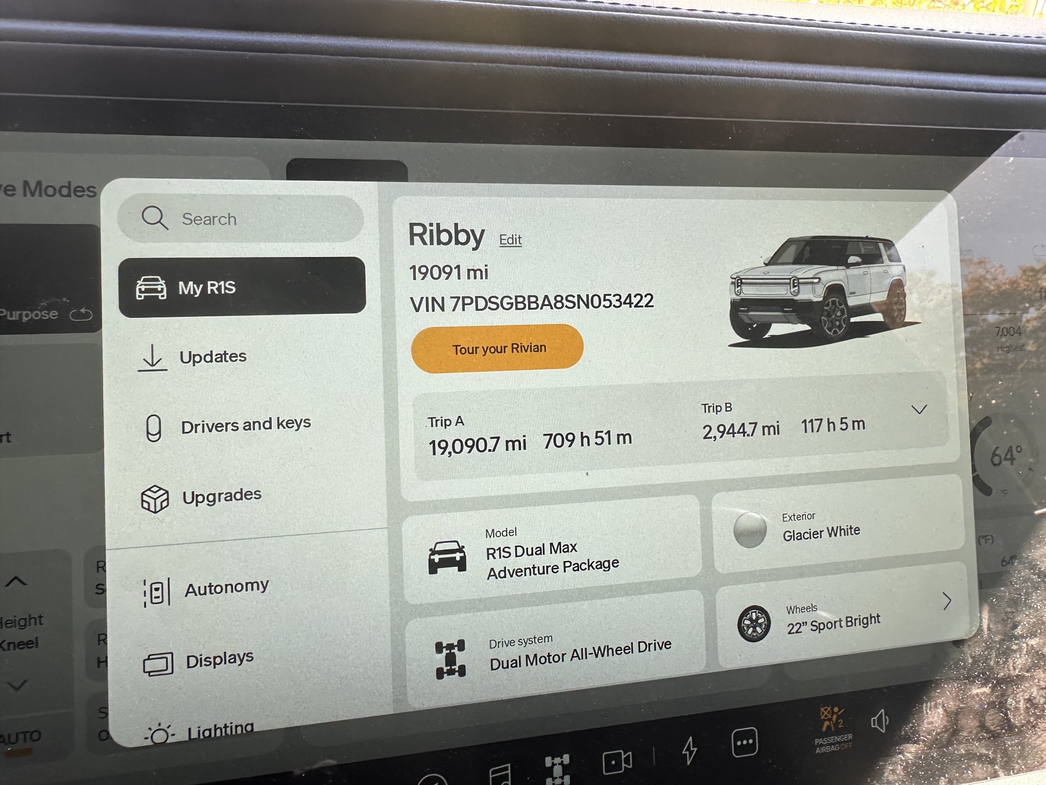 Used 2025 Rivian R1S Adventure Dual AWD/4WD image 22