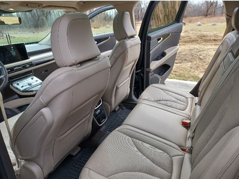 Used 2022 Lincoln Nautilus Reserve image 2