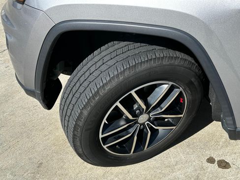 Used 2018 Jeep Grand Cherokee Trailhawk w/ Trailhawk Luxury Group AWD/4WD image 18