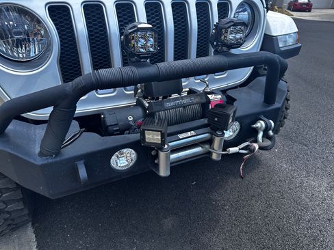 Used 2018 Jeep Wrangler Unlimited Sahara AWD/4WD image 5