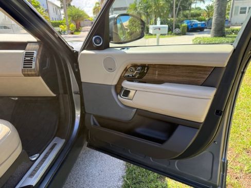 Used 2019 Land Rover Range Rover HSE image 15