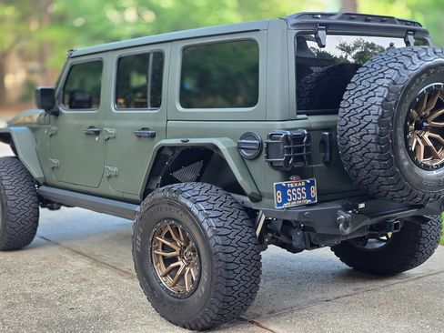Used 2021 Jeep Wrangler Unlimited Rubicon AWD/4WD image 8