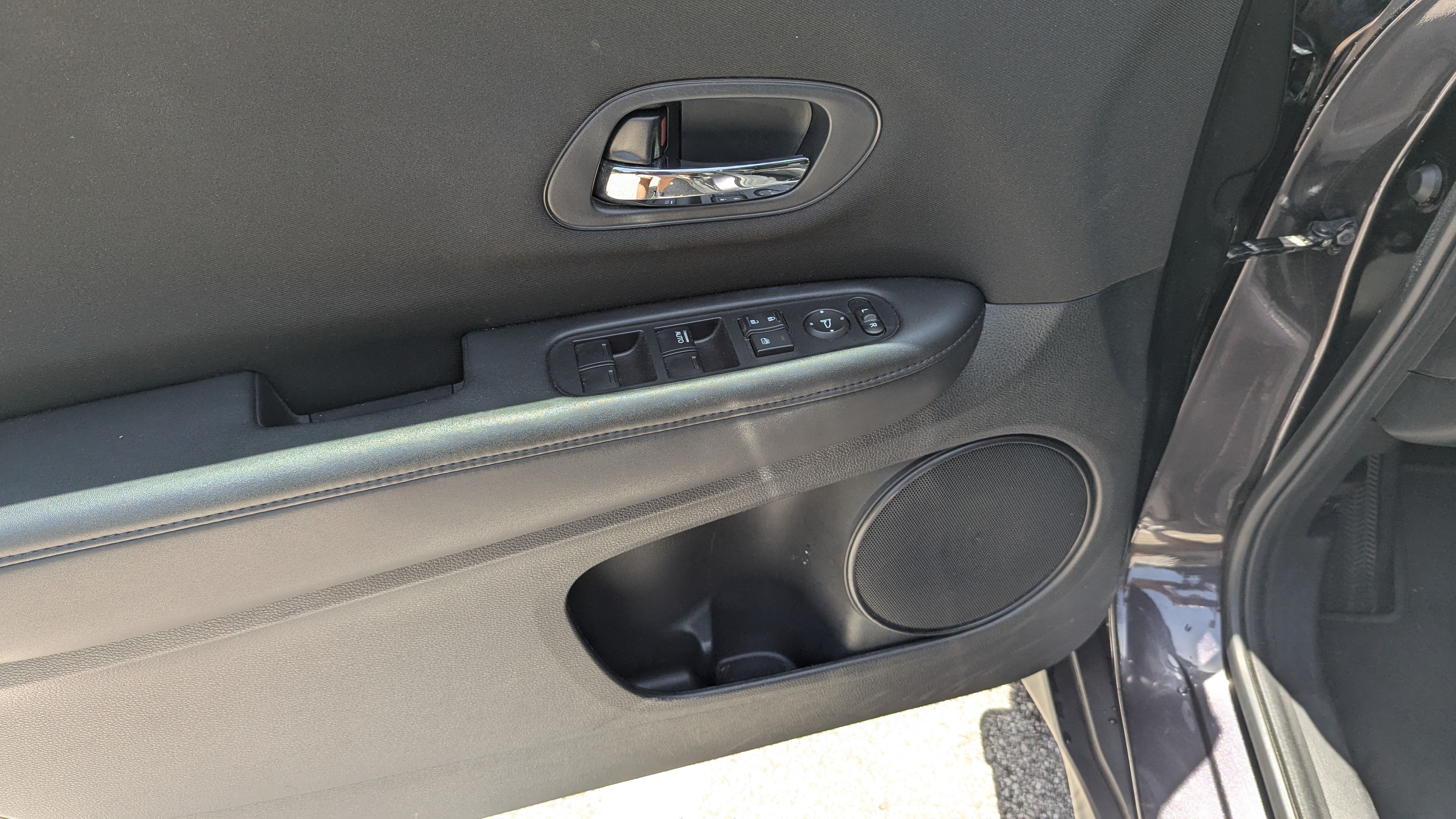 Used 2017 Honda HR-V LX image 13