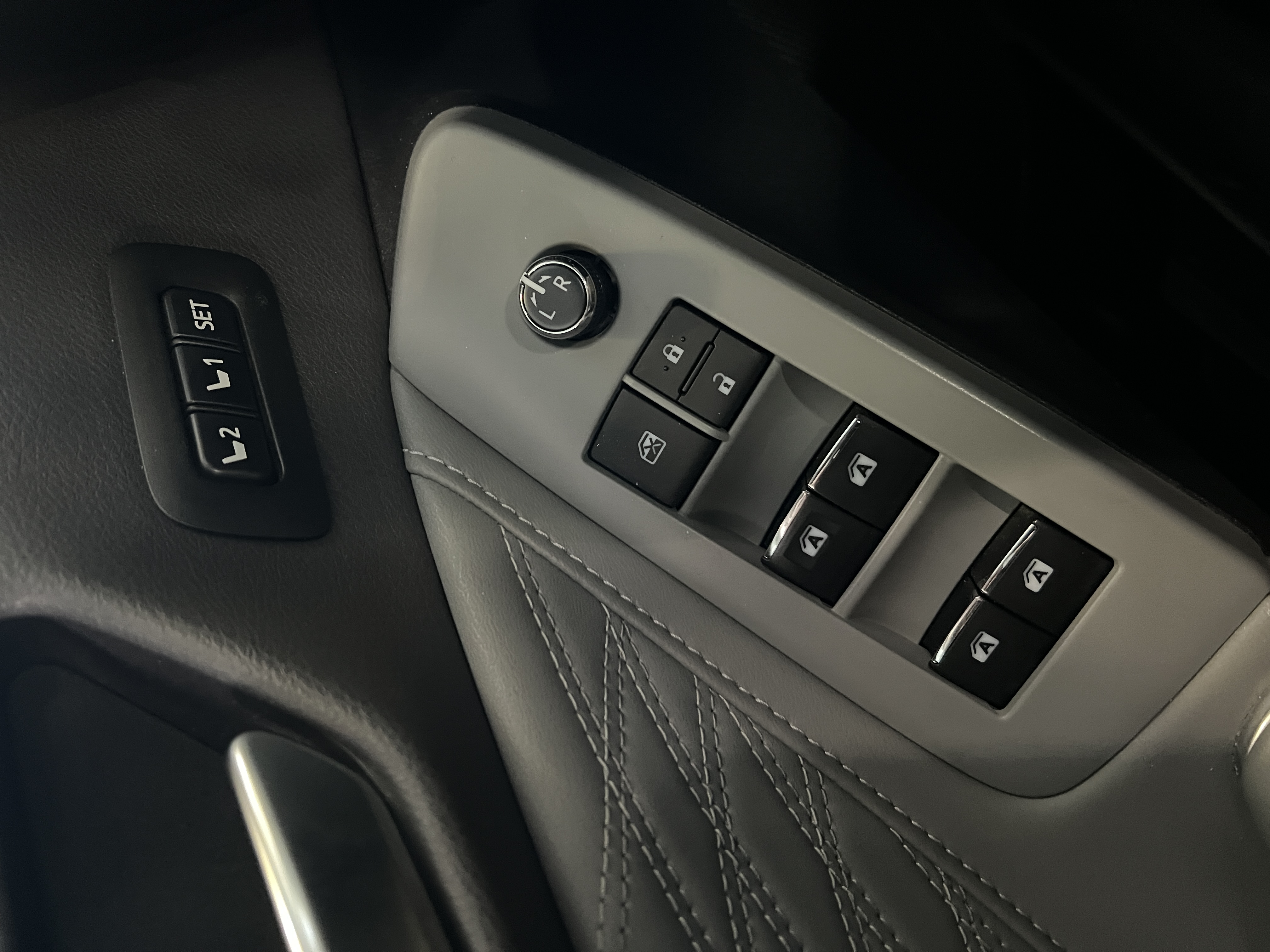 Used 2019 Toyota Avalon Limited w/ All Weather Liner Package FWD image 14