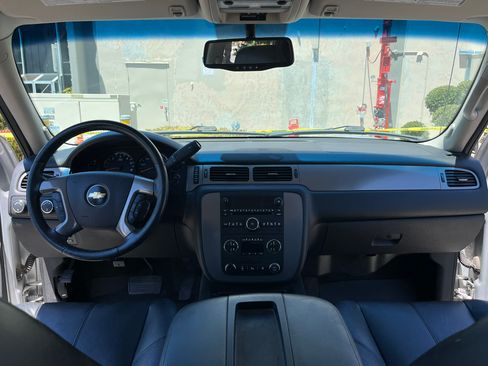 Used 2011 Chevrolet Avalanche LT w/ Luxury Package AWD/4WD image 13