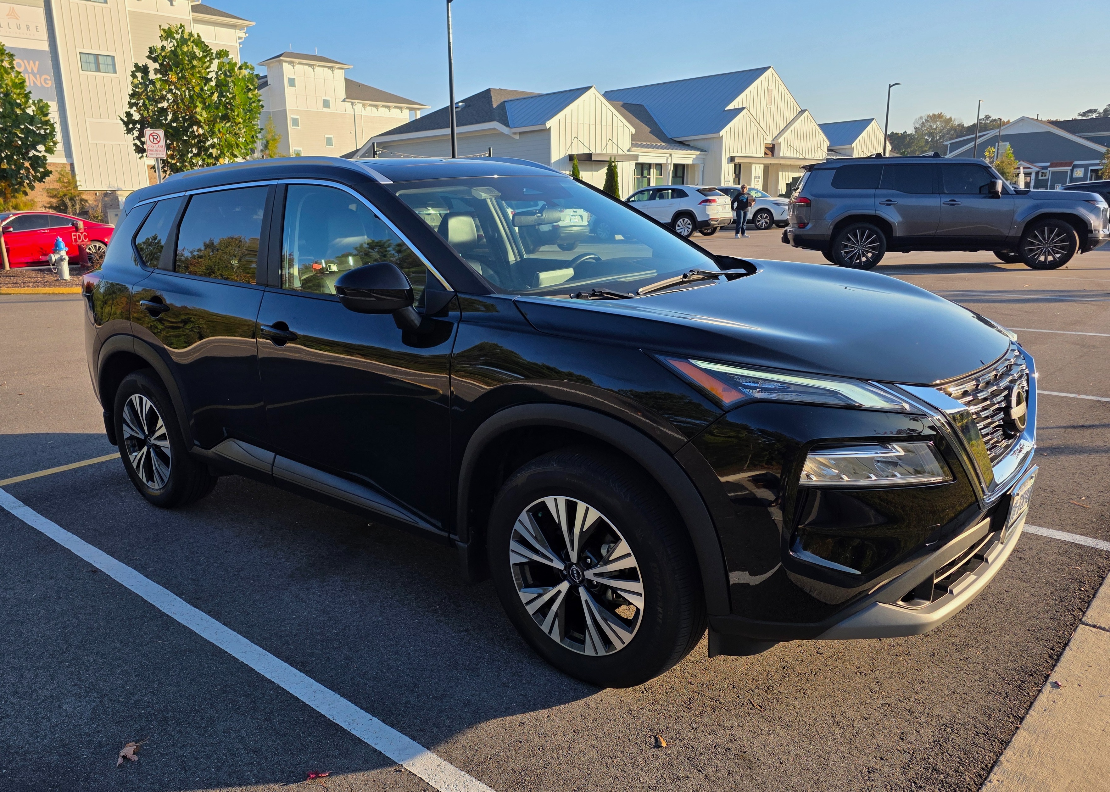 Used 2023 Nissan Rogue SV w/ SV Premium Package AWD/4WD image 1