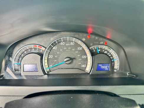 Used 2014 Toyota Camry SE FWD image 14