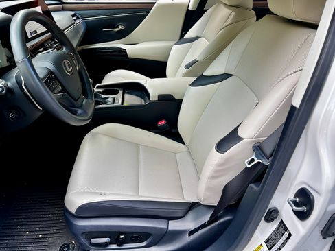 Used 2024 Lexus ES 300h F Sport image 16