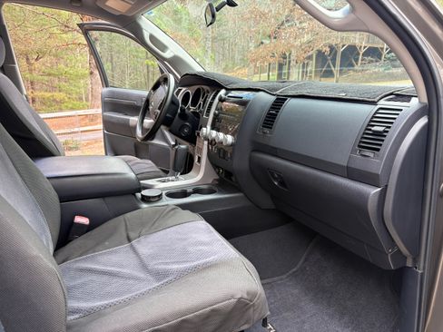 Used 2010 Toyota Tundra 2WD Double Cab image 9