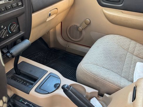 Used 2000 Jeep Cherokee SE image 16