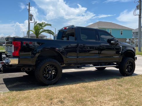 Used 2019 Ford F250 Lariat w/ Lariat Ultimate Package image 6