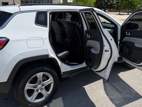 Used 2023 Jeep Compass Latitude AWD/4WD image 8