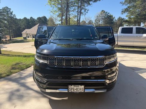 Used 2023 Jeep Grand Wagoneer Series II image 1