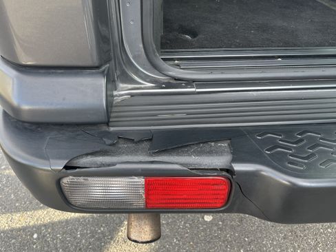 Used 2004 Land Rover Discovery SE image 11