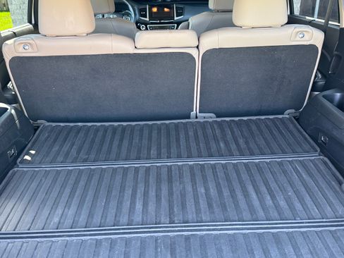 Used 2017 Honda Pilot Touring image 13