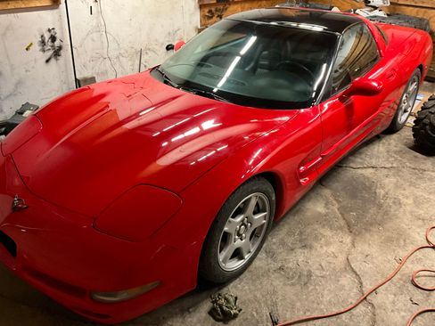 Used 1999 Chevrolet Corvette Coupe w/ Roof Pkg image 1