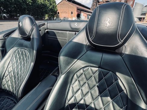 Used 2016 Ferrari California T image 11