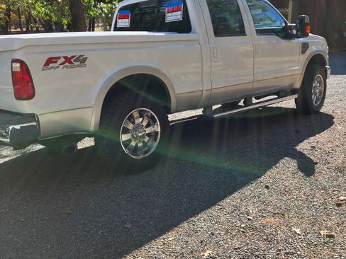 Used 2010 Ford F250 Lariat image 24