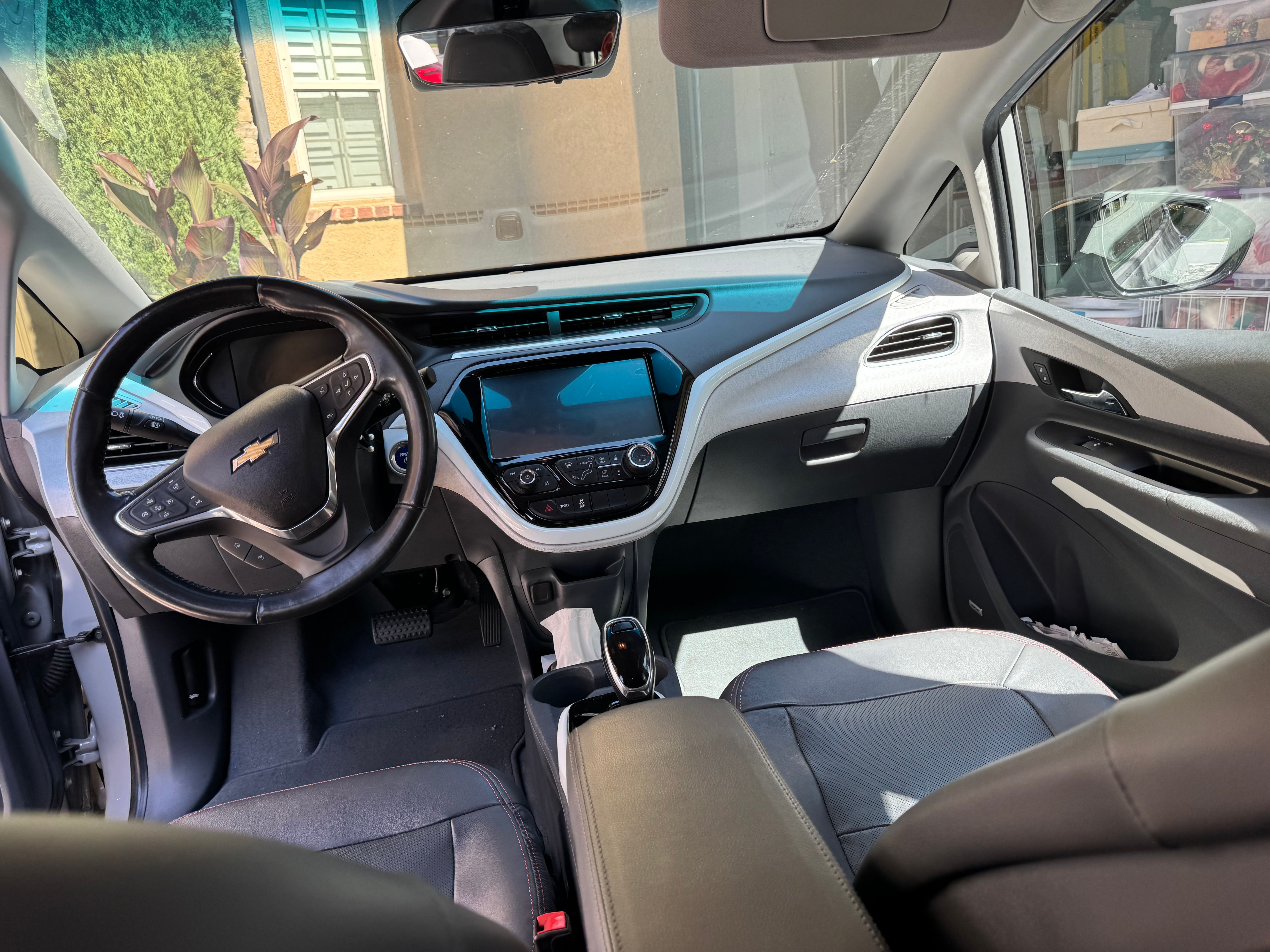Used 2021 Chevrolet Bolt Premier w/ Infotainment Package FWD image 5