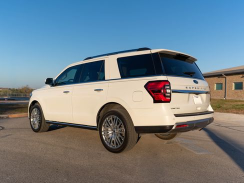 Used 2024 Ford Expedition Limited image 5