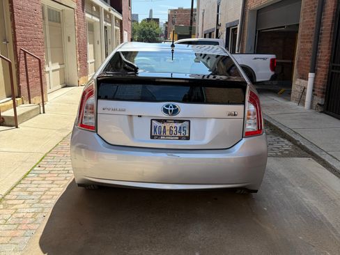 Used 2015 Toyota Prius Two FWD image 2