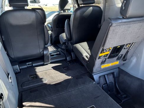 Used 2014 Toyota Sienna SE w/ SE Premium Package w/Entune image 22