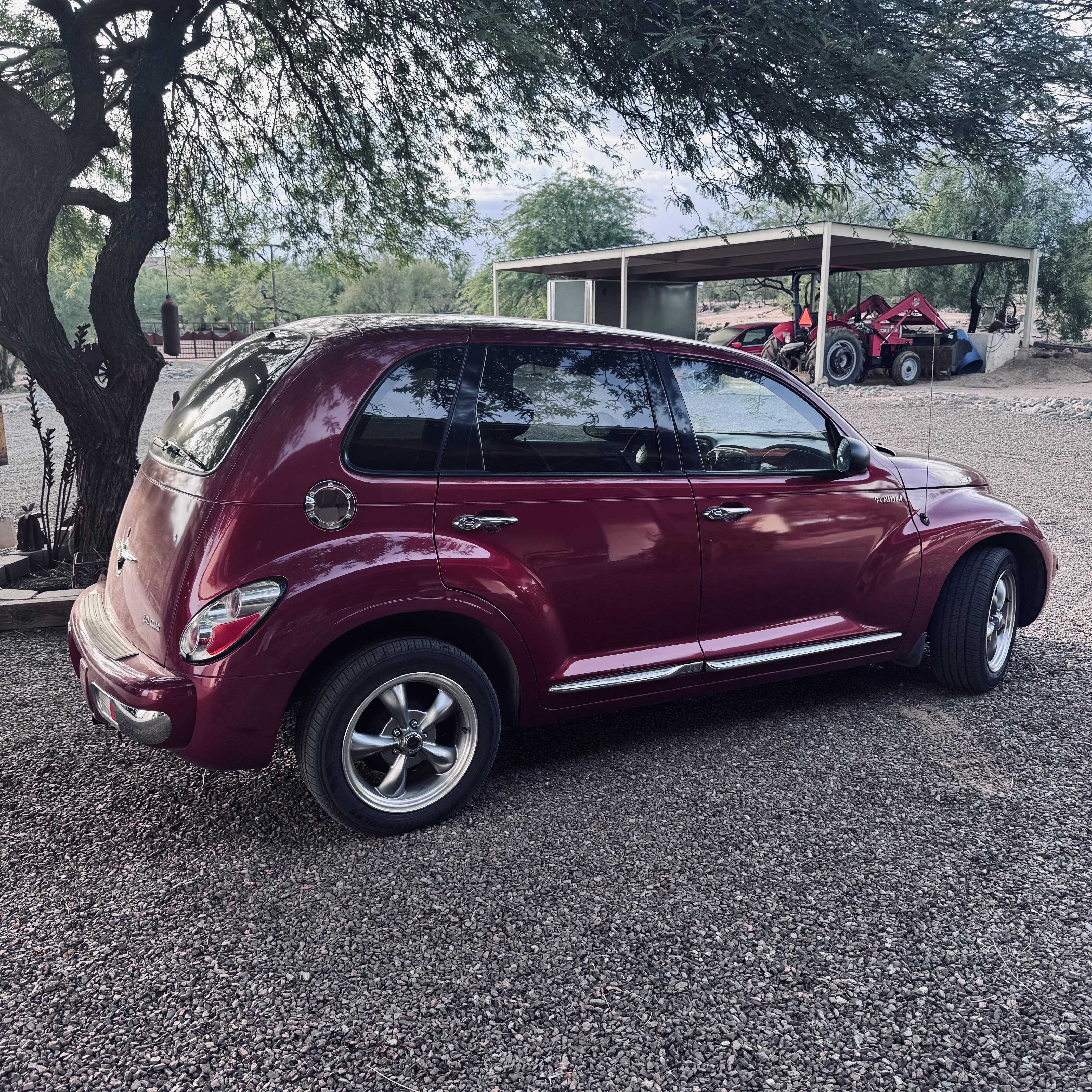Used 2005 Chrysler PT Cruiser Limited FWD image 4