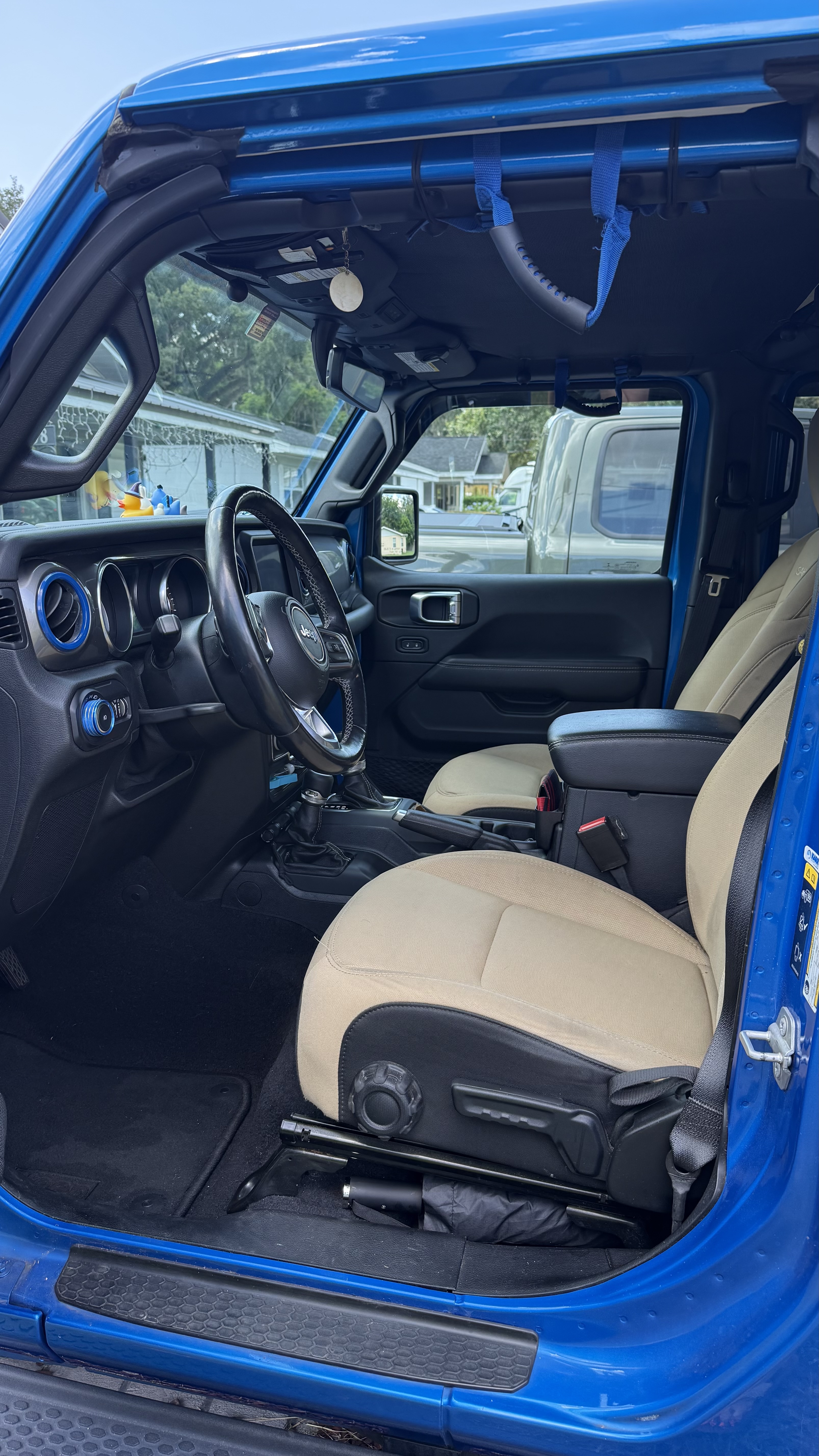 Used 2021 Jeep Wrangler Unlimited Sahara AWD/4WD image 5