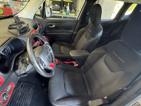 Used 2016 Jeep Renegade Trailhawk image 19