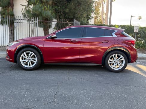 Used 2018 INFINITI QX30 image 9