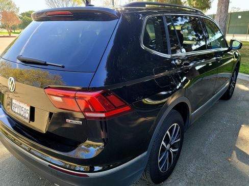 Used 2021 Volkswagen Tiguan SE w/ Panoramic Sunroof Package image 6