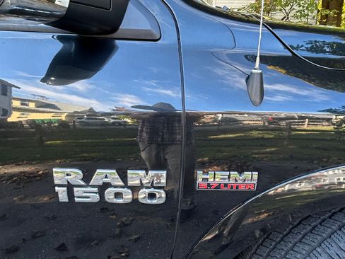 Used 2018 RAM 1500 Laramie image 11