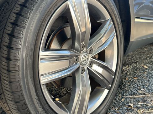 Used 2018 Volkswagen Tiguan SEL Premium image 26