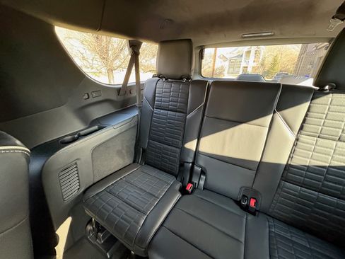 Used 2022 Cadillac Escalade ESV Premium Luxury Platinum image 13