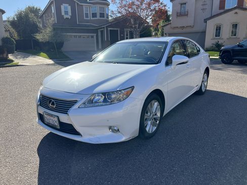 Used 2014 Lexus ES 300h image 1