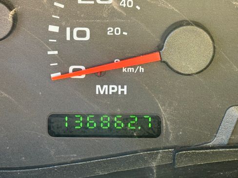 Used 2005 Ford Excursion XLT image 9